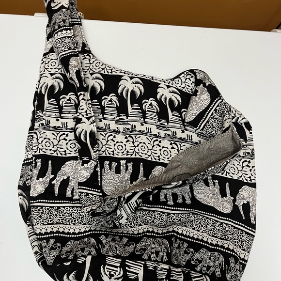 African print black and white - Picture 1 of 3